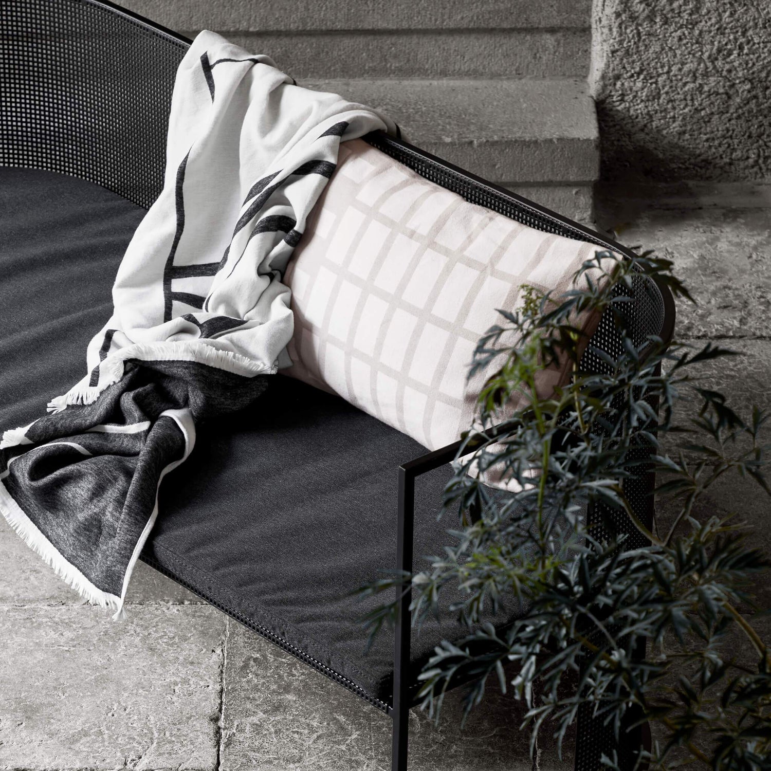 Contemporary Cushion Beige off-white inkl. Innenkissen - Der karierte Hund®